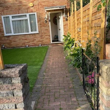 Specious Room In Northolt Northolt  Dış mekan fotoğraf