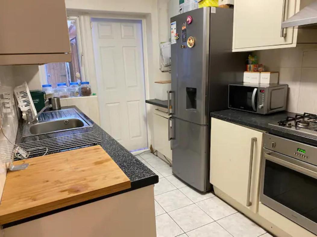Specious Room In Northolt Northolt  Dış mekan fotoğraf