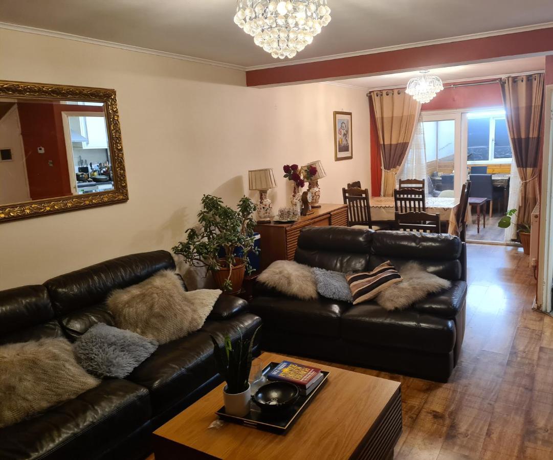 Specious Room In Northolt Northolt  Dış mekan fotoğraf